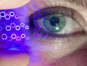 Американские ученые предлагают вмонтировать дисплеи в контактные линзы