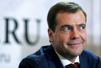 Обо всем - Дмитрий Медведев поддержал создание национального поисковика