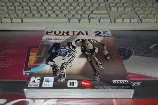 Распаковка белого издания Portal 2 + неожиданный бонус.