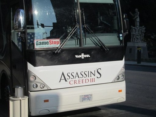 Assassin's Creed III - Автобус в стилистике Assassin's Creed.